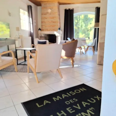 Apartment La Maison Des Chevaux *